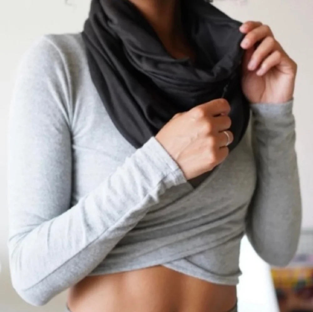 NWT Beyond Yoga Hidden Pocket Infinity Scarf Black